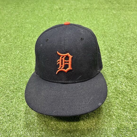 New Era DETROIT TIGERS Baseball Hat Old English D Fitted Size 7 Embroidered - Picture 1 of 4